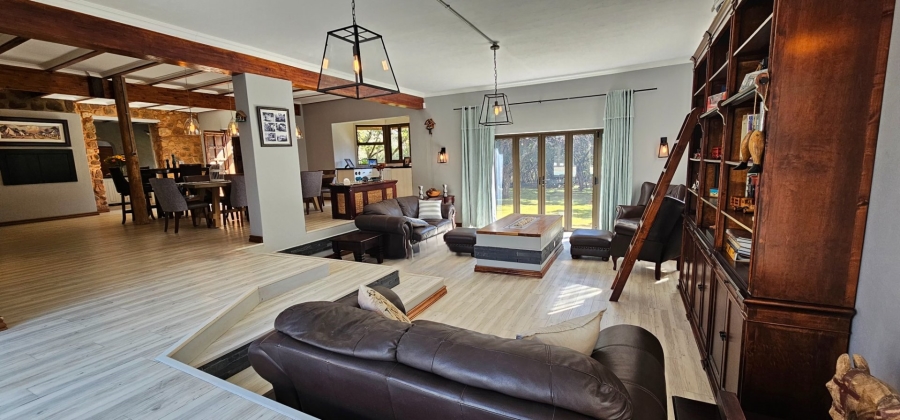 6 Bedroom Property for Sale in Hartbeesfontein North West